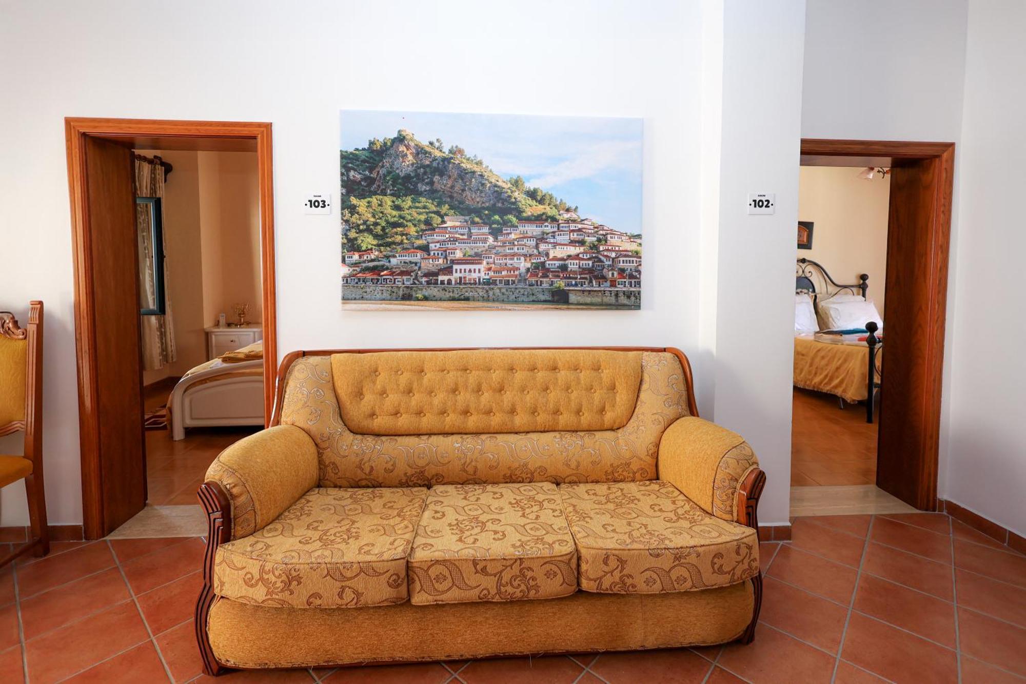 Casa La Pieve Acomodação com café da manhã Berati Exterior foto