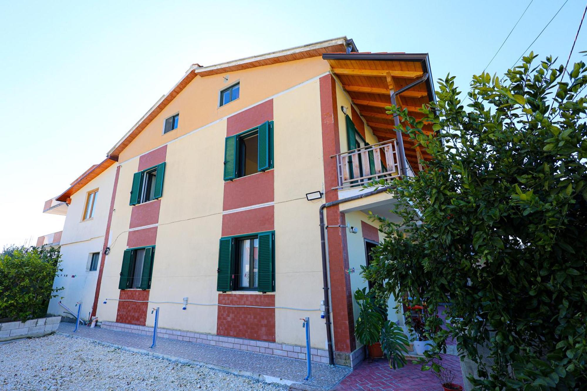 Casa La Pieve Acomodação com café da manhã Berati Exterior foto