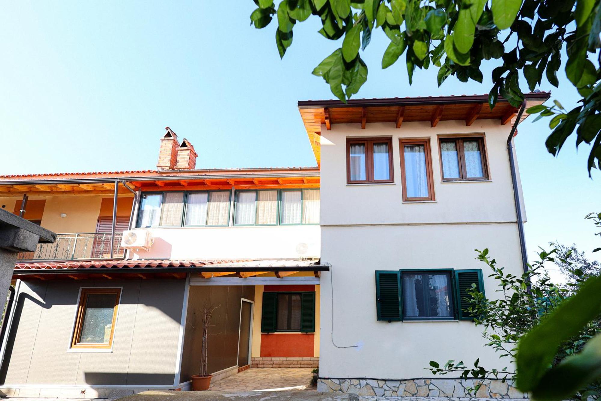 Casa La Pieve Acomodação com café da manhã Berati Exterior foto