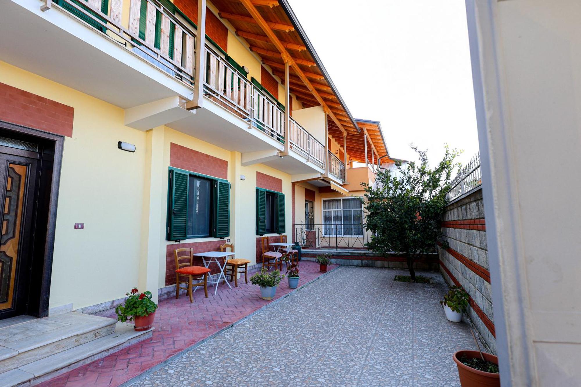 Casa La Pieve Acomodação com café da manhã Berati Exterior foto