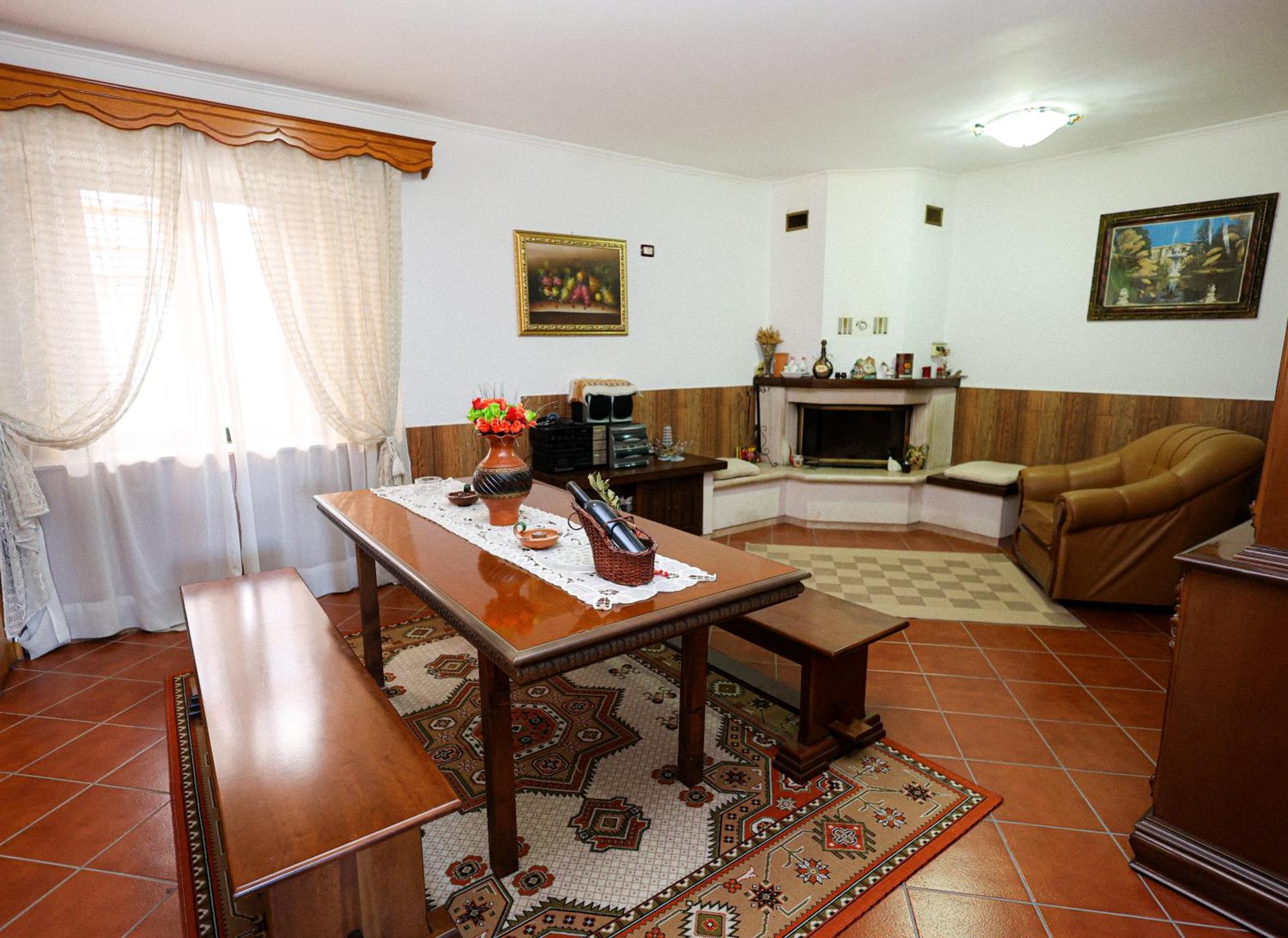 Casa La Pieve Acomodação com café da manhã Berati Exterior foto